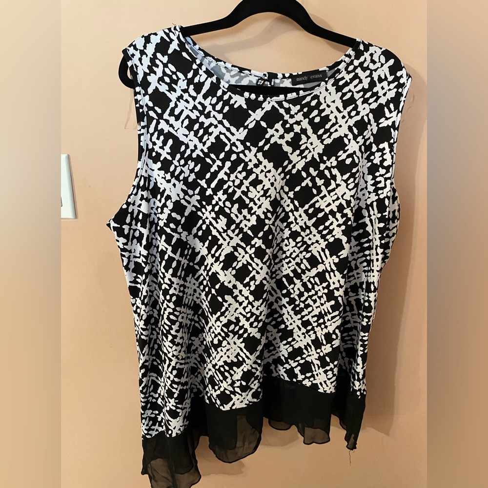 Black and white top Mandy Evans